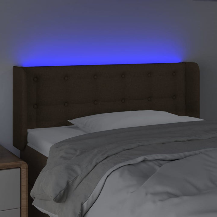 sengegavl med LED-lys 83x16x78/88 cm stof mørkebrun