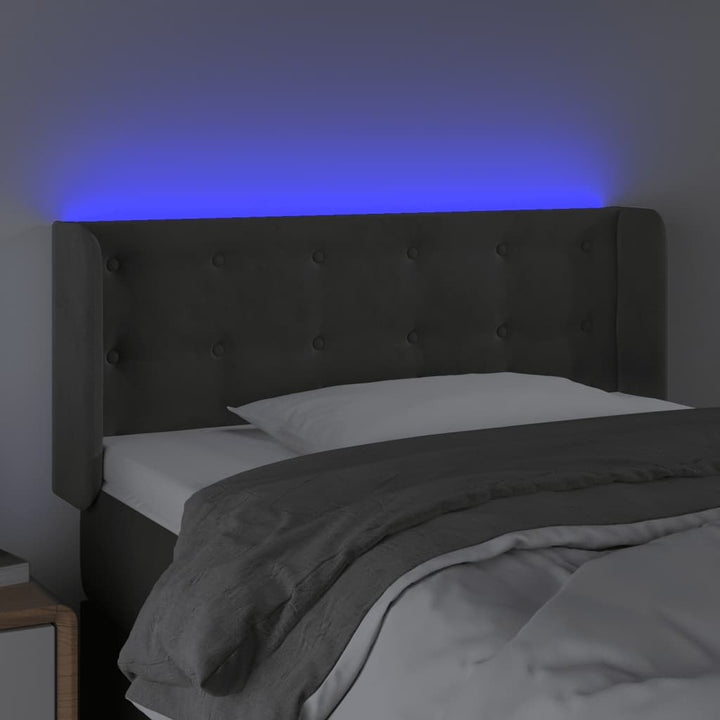 sengegavl med LED-lys 83x16x78/88 cm fløjl mørkegrå