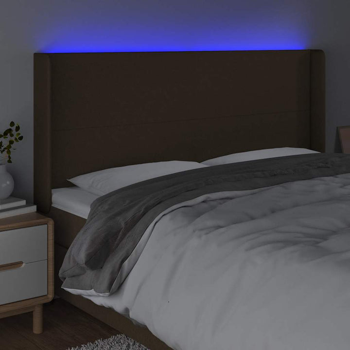 sengegavl med LED-lys 203x16x118/128 cm stof mørkebrun