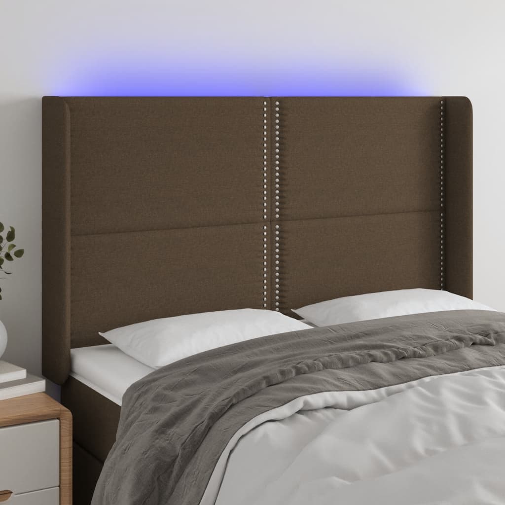 sengegavl med LED-lys 147x16x118/128 cm stof mørkebrun