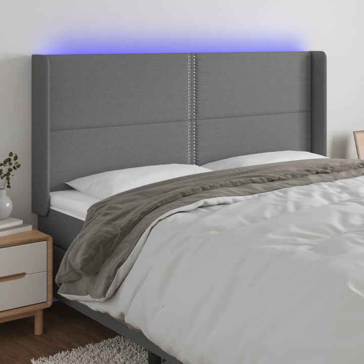 sengegavl med LED-lys 183x16x118/128 cm stof mørkegrå