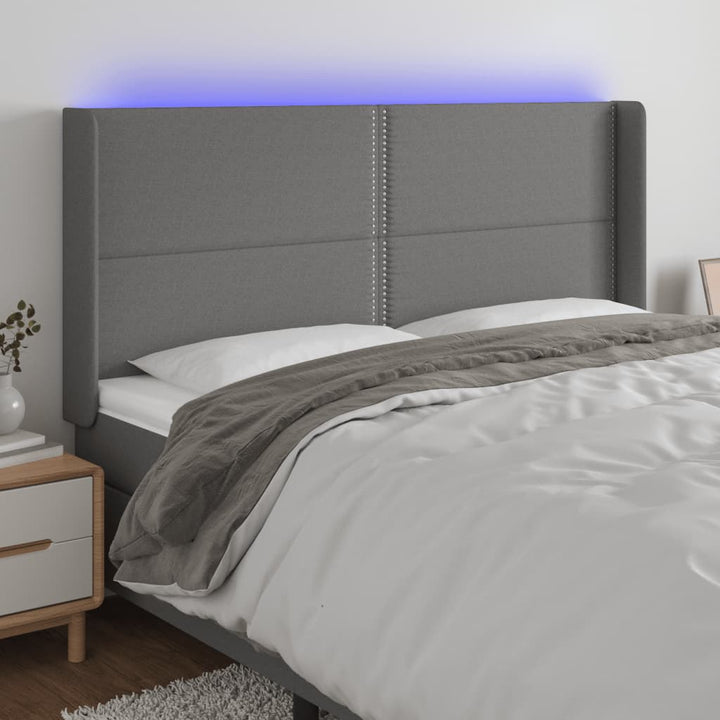 sengegavl med LED-lys 203x16x118/128 cm stof mørkegrå