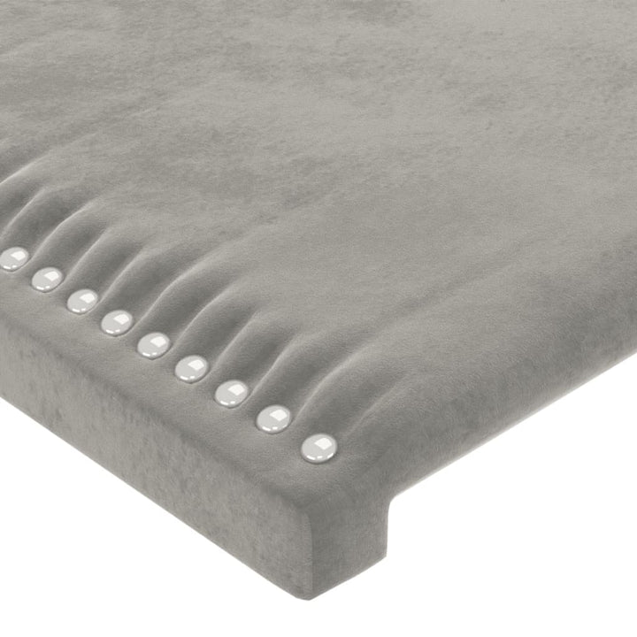sengegavl med LED-lys 147x16x118/128 cm fløjl lysegrå