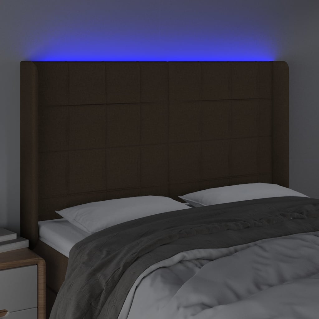 sengegavl med LED-lys 147x16x118/128 cm stof mørkebrun