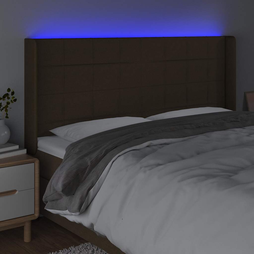 sengegavl med LED-lys 163x16x118/128 cm stof mørkebrun