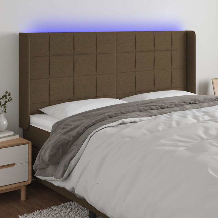 sengegavl med LED-lys 163x16x118/128 cm stof mørkebrun