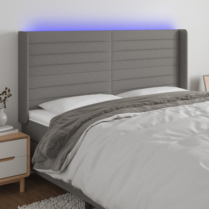 sengegavl med LED-lys 183x16x118/128 cm stof mørkegrå