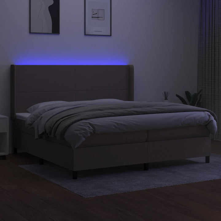 kontinentalseng med LED-lys 200x200 cm stof gråbrun