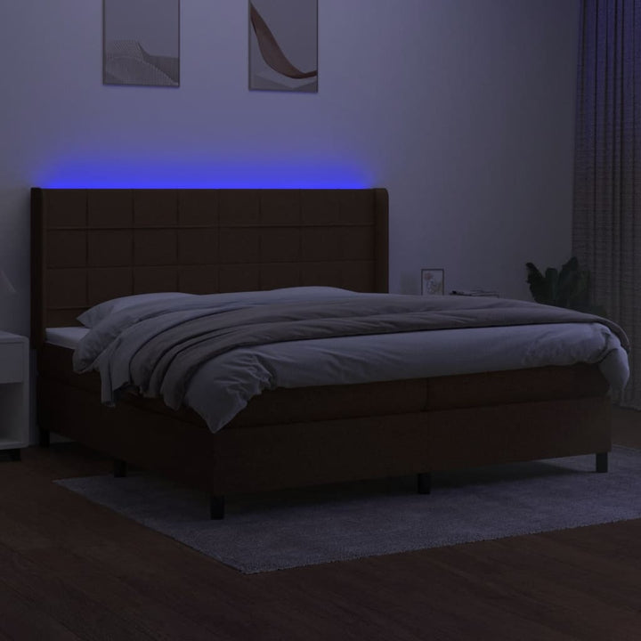 kontinentalseng med LED-lys 200x200 cm stof mørkebrun