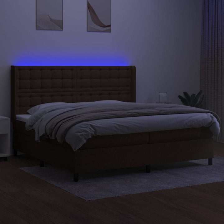 kontinentalseng med LED-lys 200x200 cm stof mørkebrun