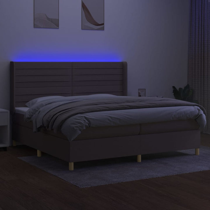 kontinentalseng med LED-lys 200x200 cm stof gråbrun