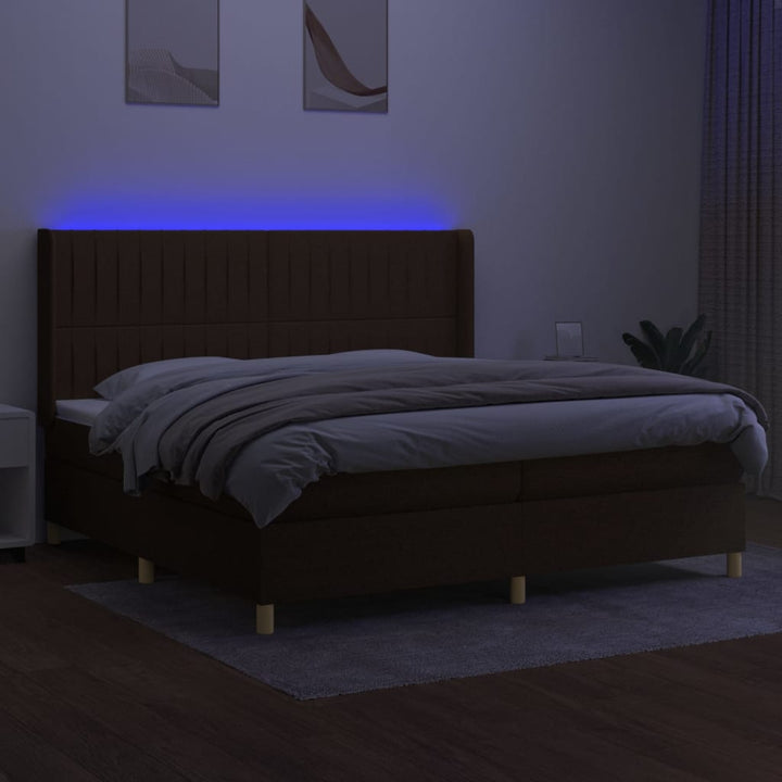 kontinentalseng med LED-lys 200x200 cm stof mørkebrun