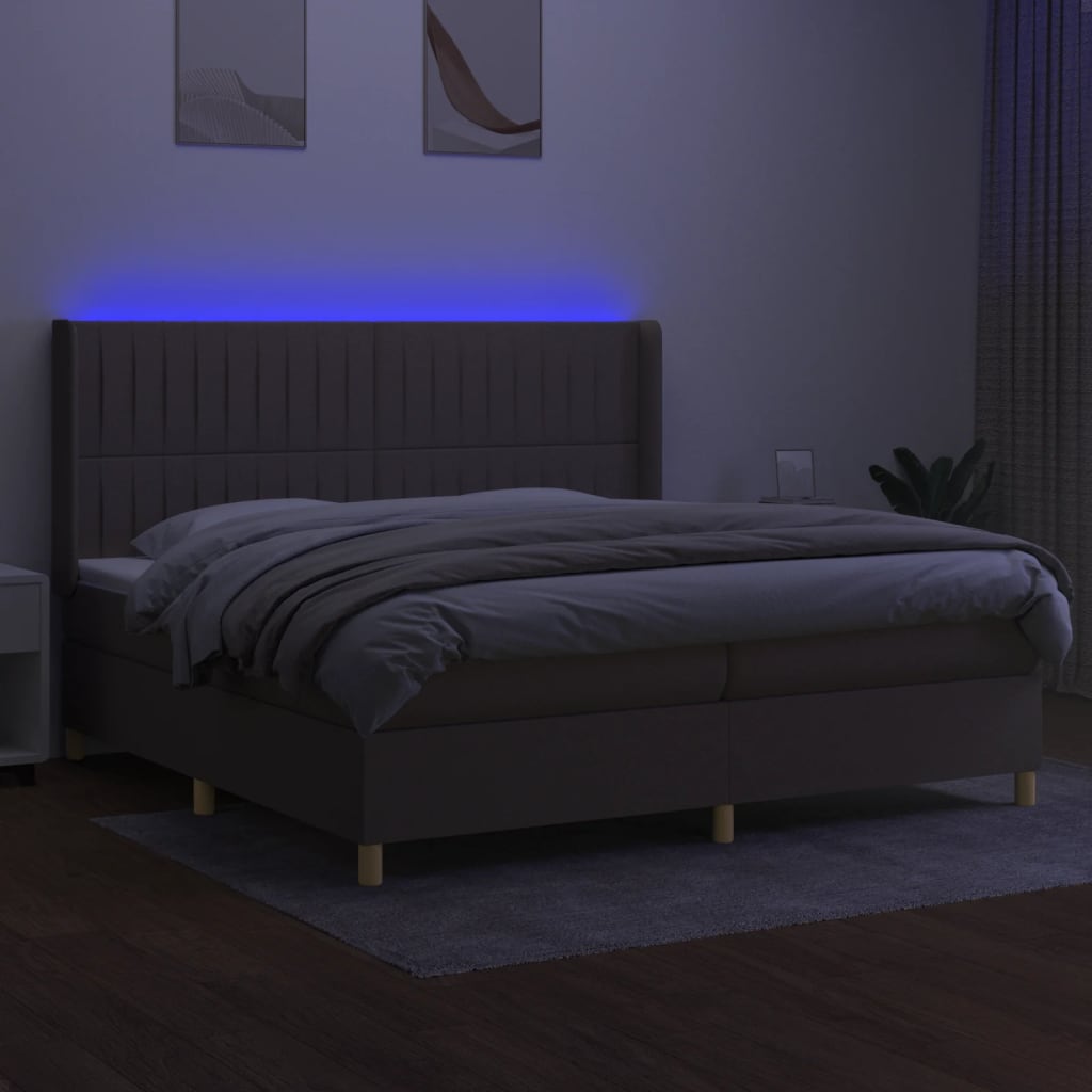 kontinentalseng med LED-lys 200x200 cm stof gråbrun