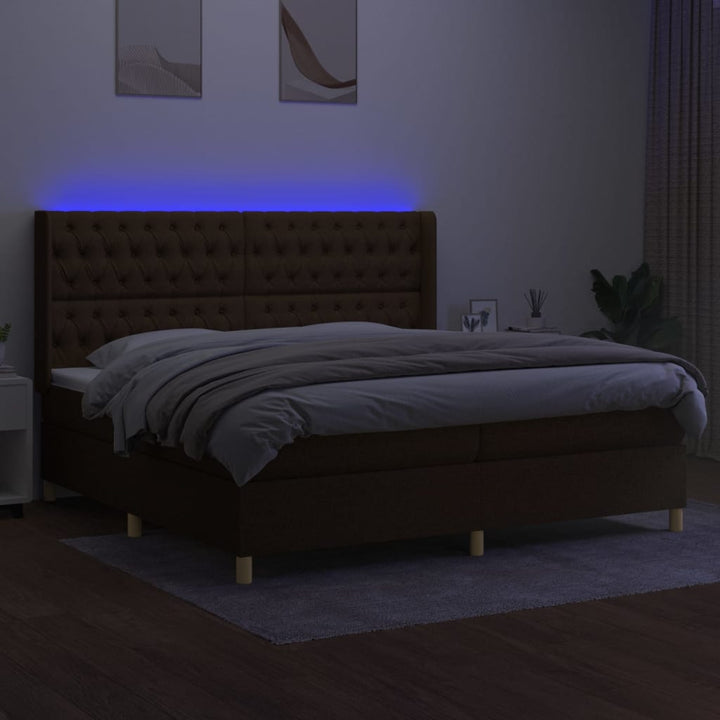kontinentalseng med LED-lys 200x200 cm stof mørkebrun