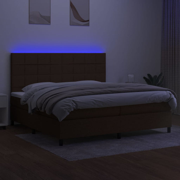 kontinentalseng med LED-lys 200x200 cm stof mørkebrun