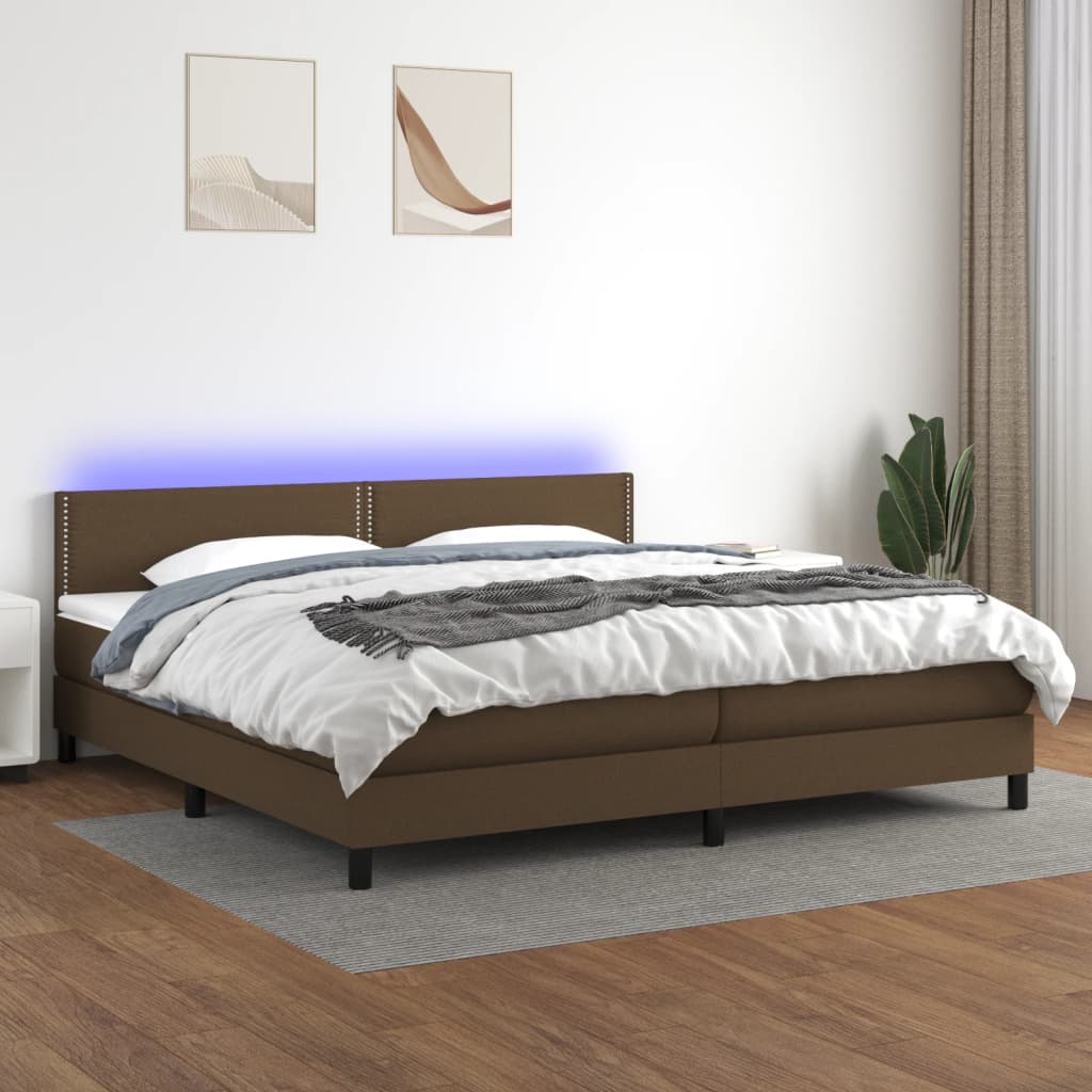 kontinentalseng med LED-lys 200x200 cm stof mørkebrun