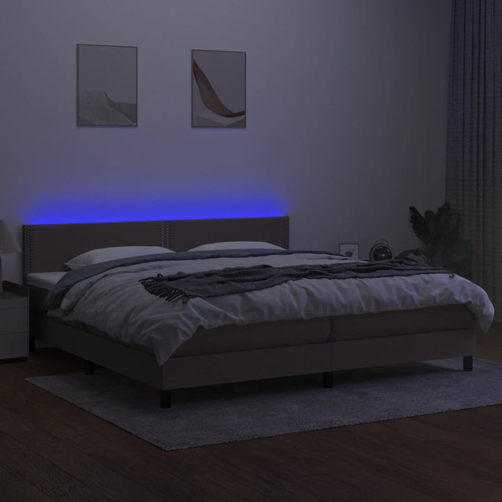 kontinentalseng med LED-lys 200x200 cm stof gråbrun