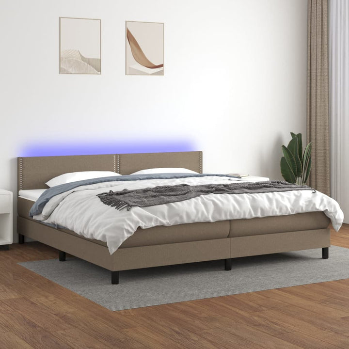 kontinentalseng med LED-lys 200x200 cm stof gråbrun