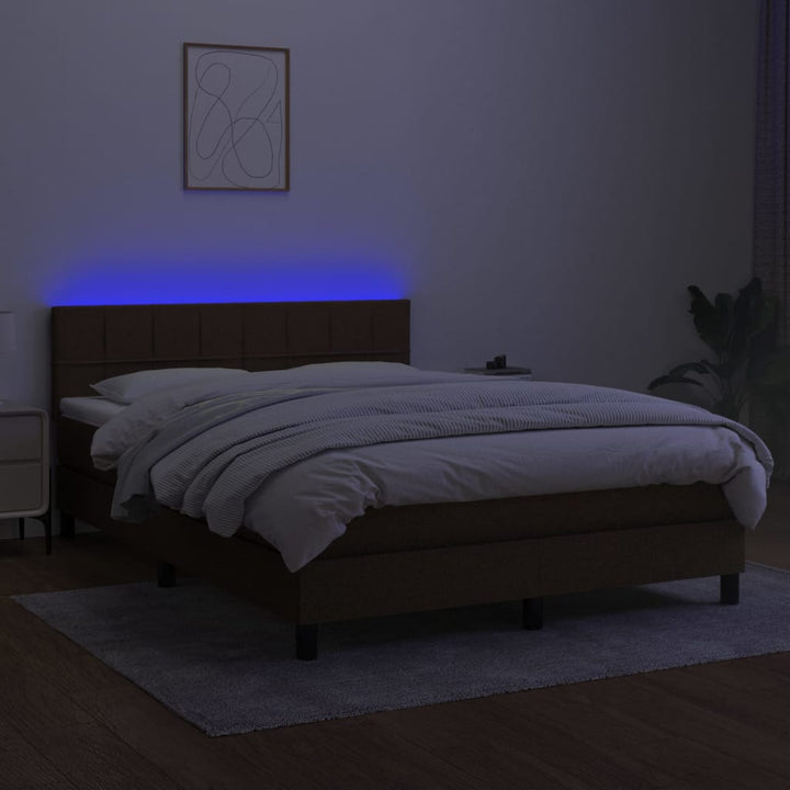 kontinentalseng med LED-lys 140x200 cm stof mørkebrun