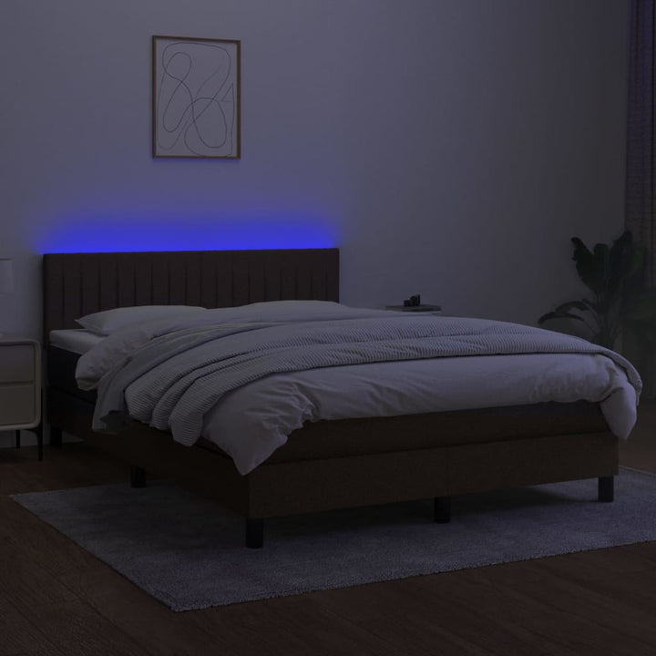 kontinentalseng med LED-lys 140x200 cm stof mørkebrun