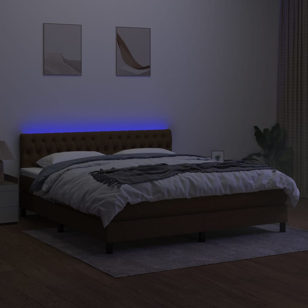 kontinentalseng med LED-lys 180x200 cm stof mørkebrun