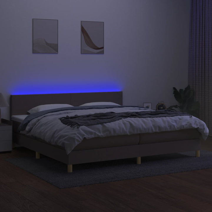 kontinentalseng med LED-lys 200x200 cm stof gråbrun