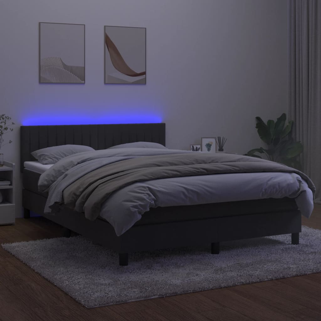 kontinentalseng med madras og LED-lys 140x200 cm fløjl mørkegrå