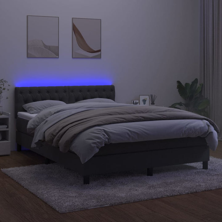 kontinentalseng med madras og LED-lys 140x200 cm fløjl mørkegrå