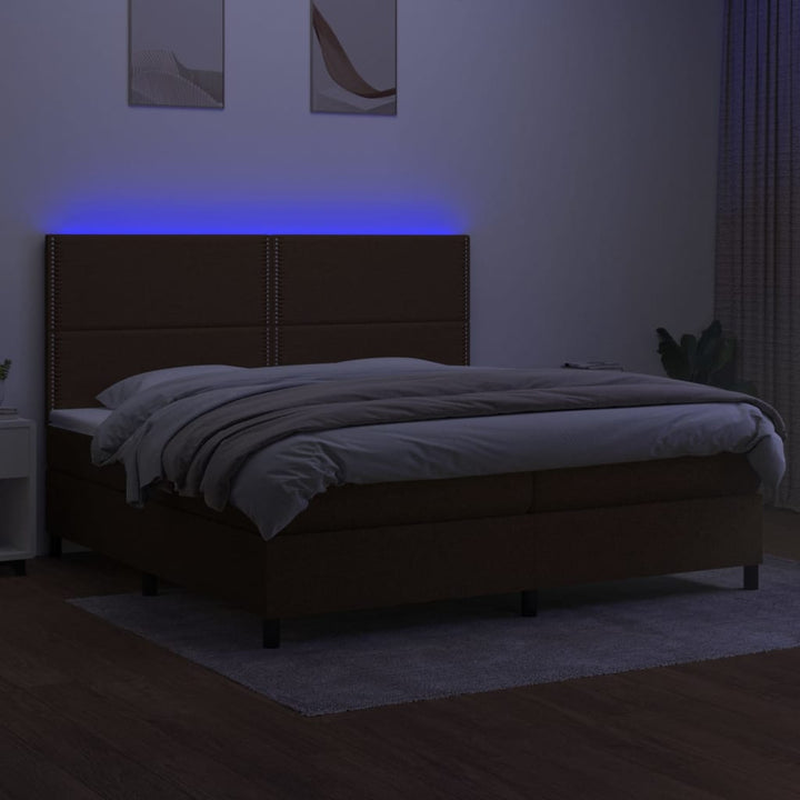 kontinentalseng med LED-lys 200x200 cm stof mørkebrun