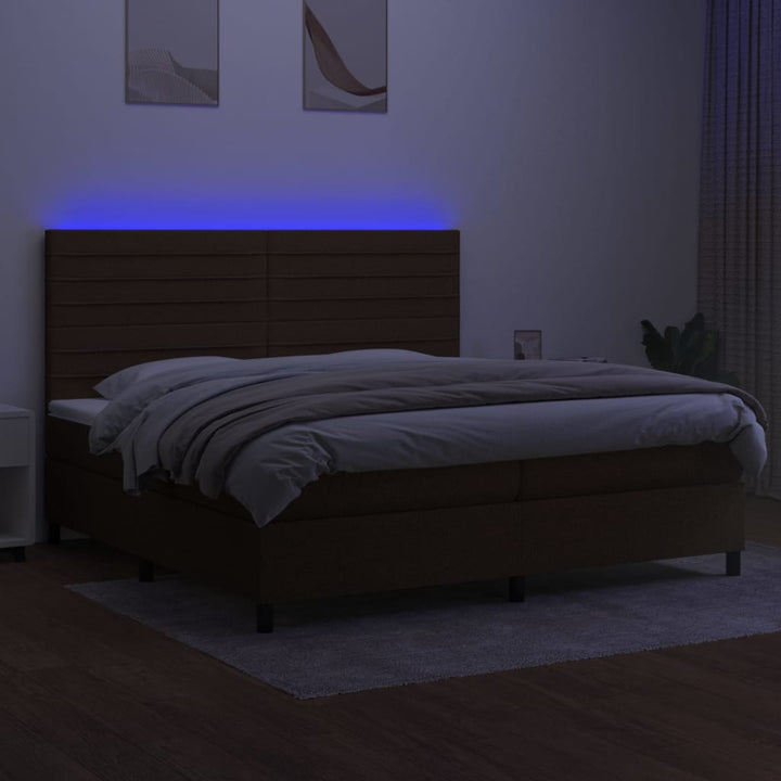 kontinentalseng med LED-lys 200x200 cm stof mørkebrun