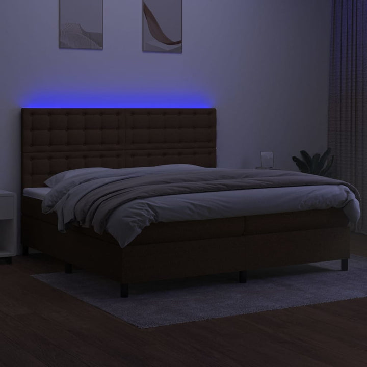 kontinentalseng med LED-lys 200x200 cm stof mørkebrun