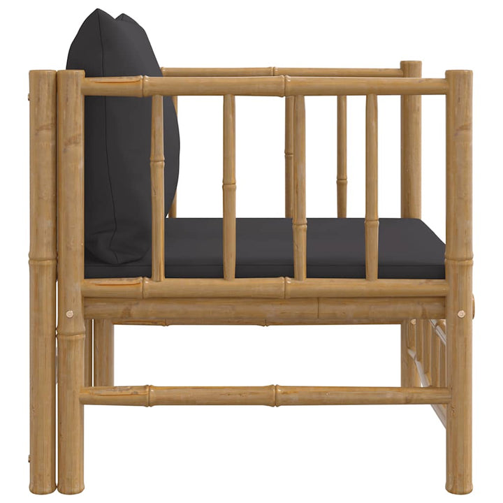 havesofa med mørkegrå hynder bambus