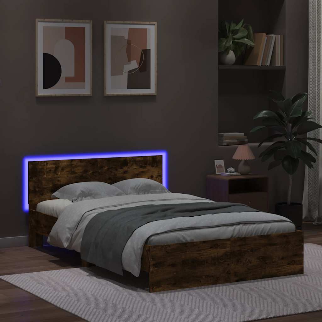 sengeramme med sengegavl og LED-lys 140x190 cm røget egetræ