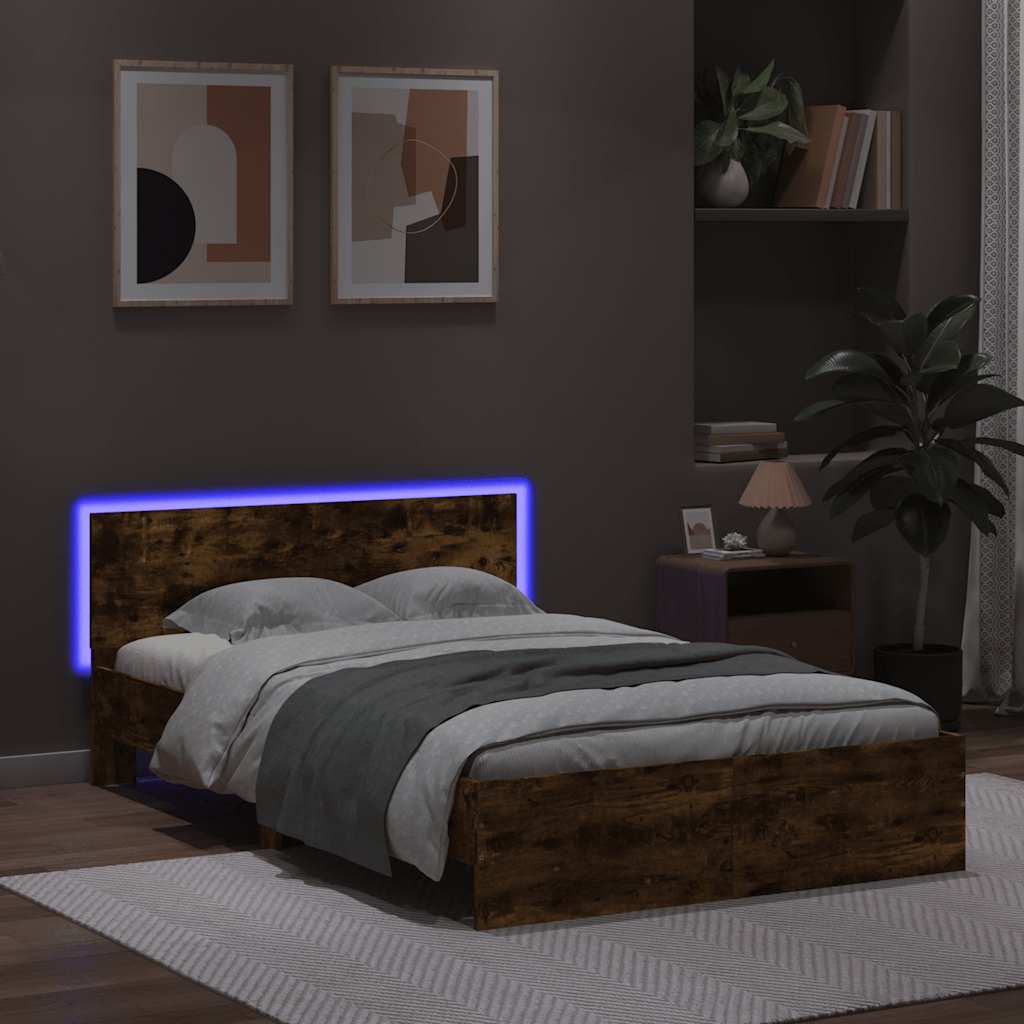 sengeramme med sengegavl og LED-lys 135x190 cm røget egetræ