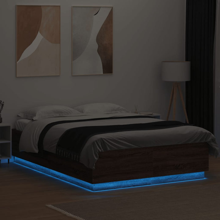 sengeramme med LED-lys 150x200 cm konstrueret træ brunt egetræ