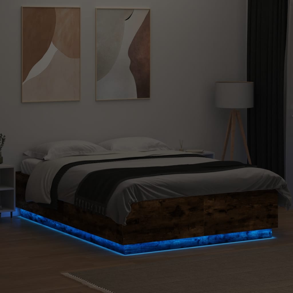 sengeramme med LED-lys 140x200 cm konstrueret træ røget eg