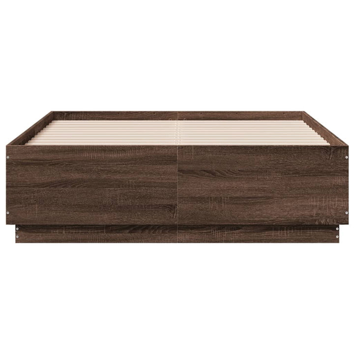 sengeramme med LED-lys 140x190 cm konstrueret træ brunt eg