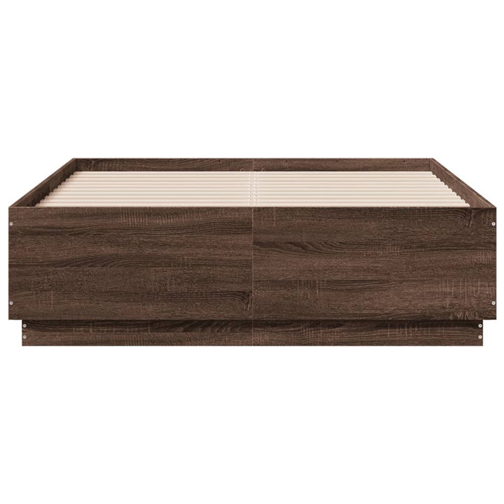 sengeramme med ED-lys 135x190 cm konstrueret træ brunt egetræ