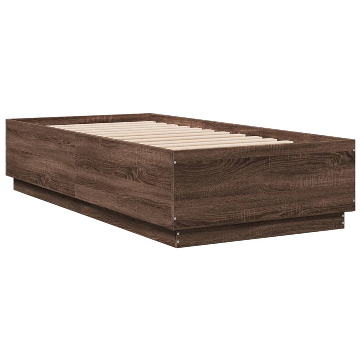 sengeramme med LED-lys 90x190 cm konstrueret træ brun egetræ