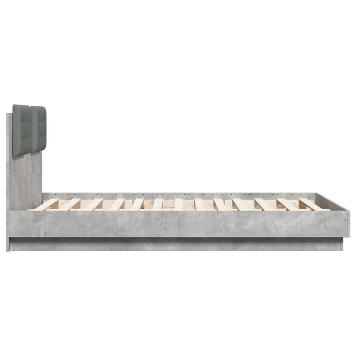 sengeramme med sengegavl 135x190 cm konstrueret træ betongrå