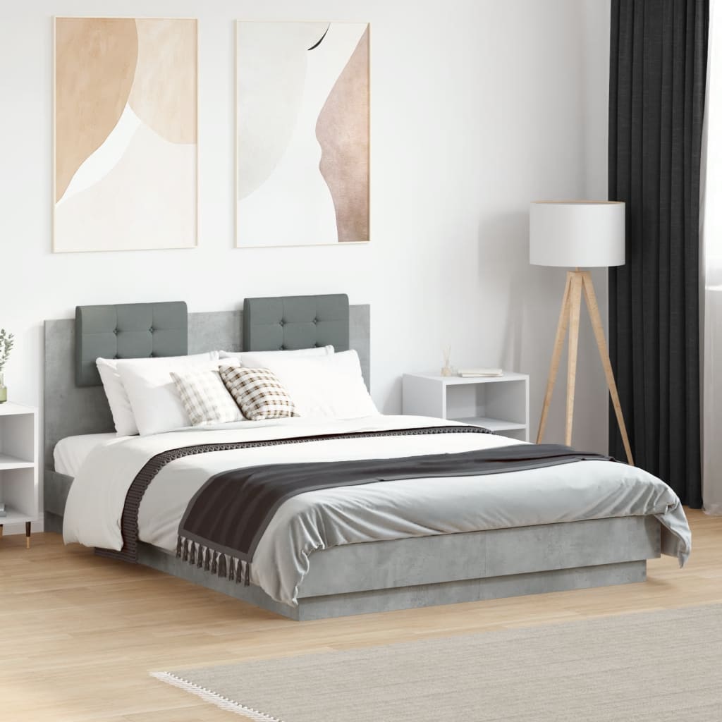sengeramme med sengegavl 135x190 cm konstrueret træ betongrå