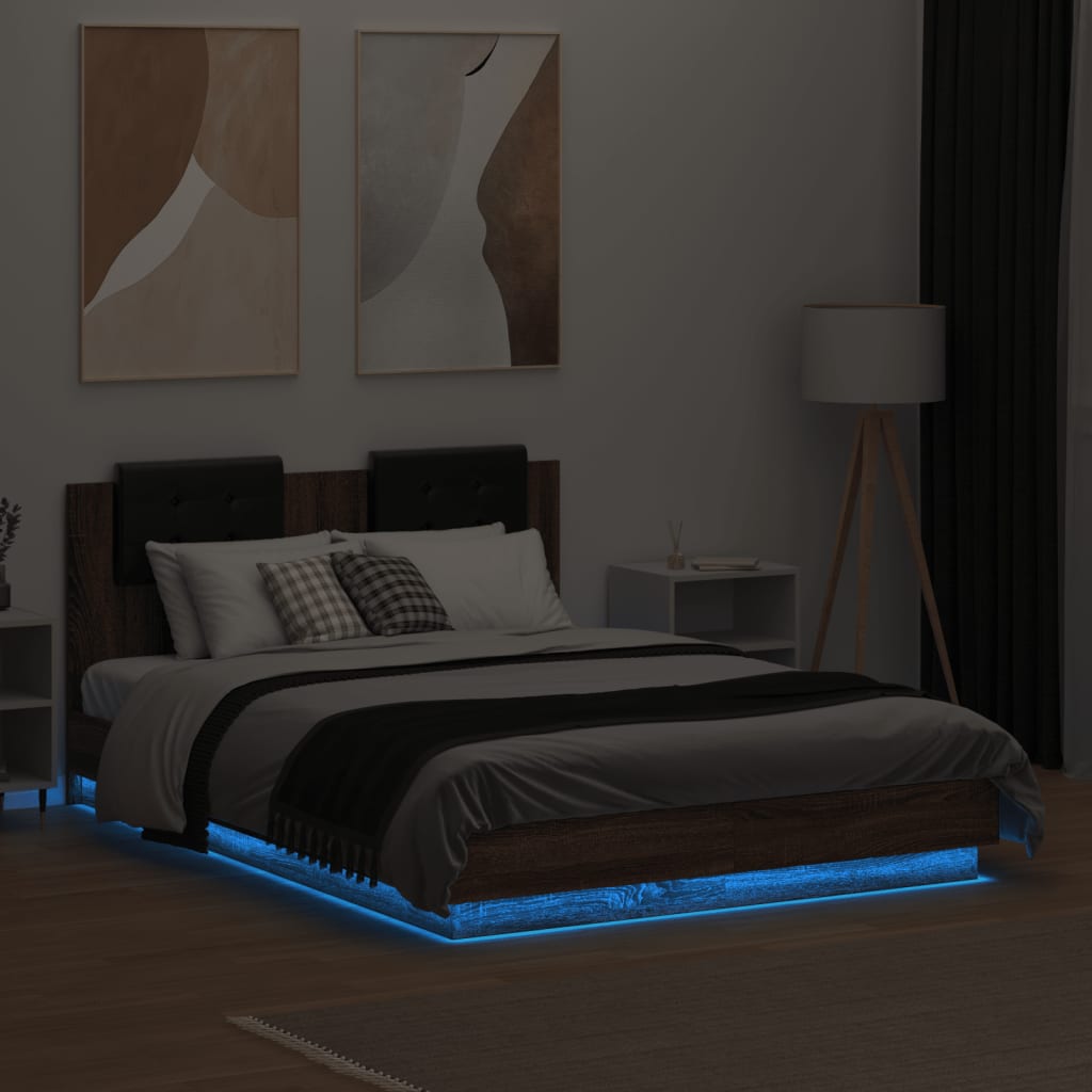 sengeramme med sengegavl og LED-lys 135x190 cm brunt egetræ