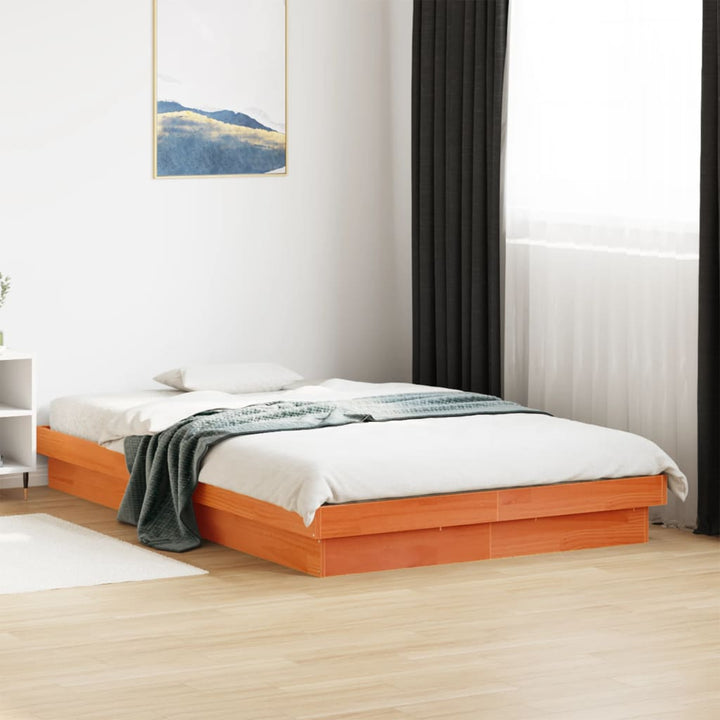 sengeramme med LED-lys 120x200 cm massivt fyrretræ gyldenbrun