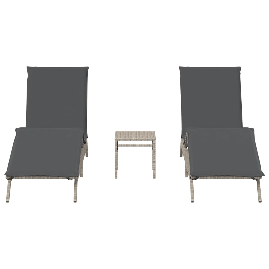 liggestole 2 stk. med bord polyrattan lysegrå