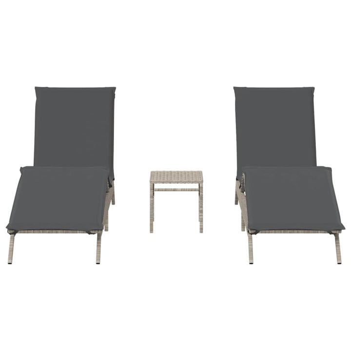 liggestole 2 stk. med bord polyrattan lysegrå