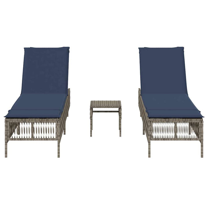 liggestole 2 stk. med bord grå polyrattan