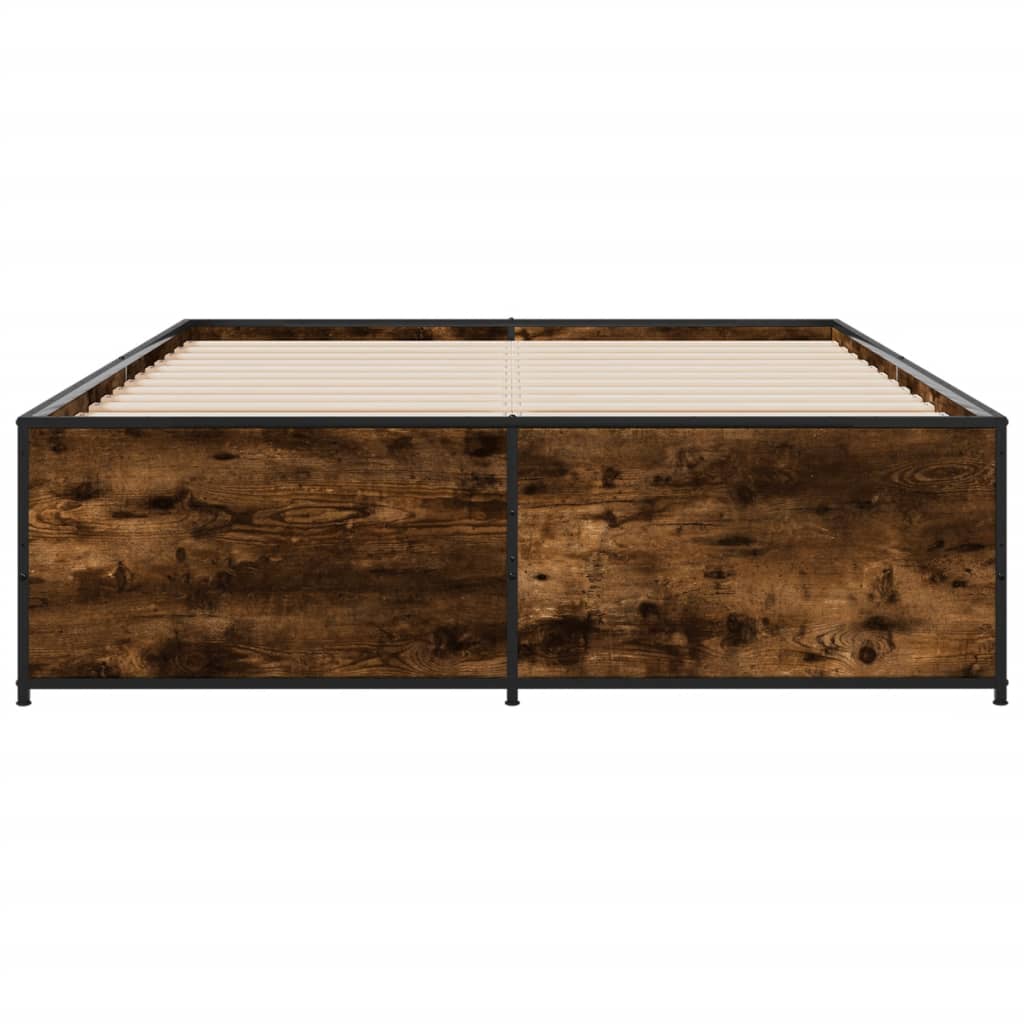 sengestel 135x190cm konstrueret træ og metal røget egetræsfarve