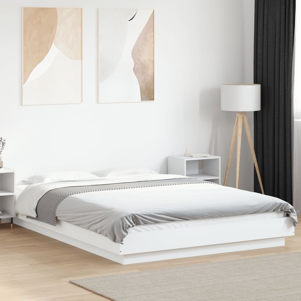 sengeramme med LED-lys 140x190 cm konstrueret træ hvid