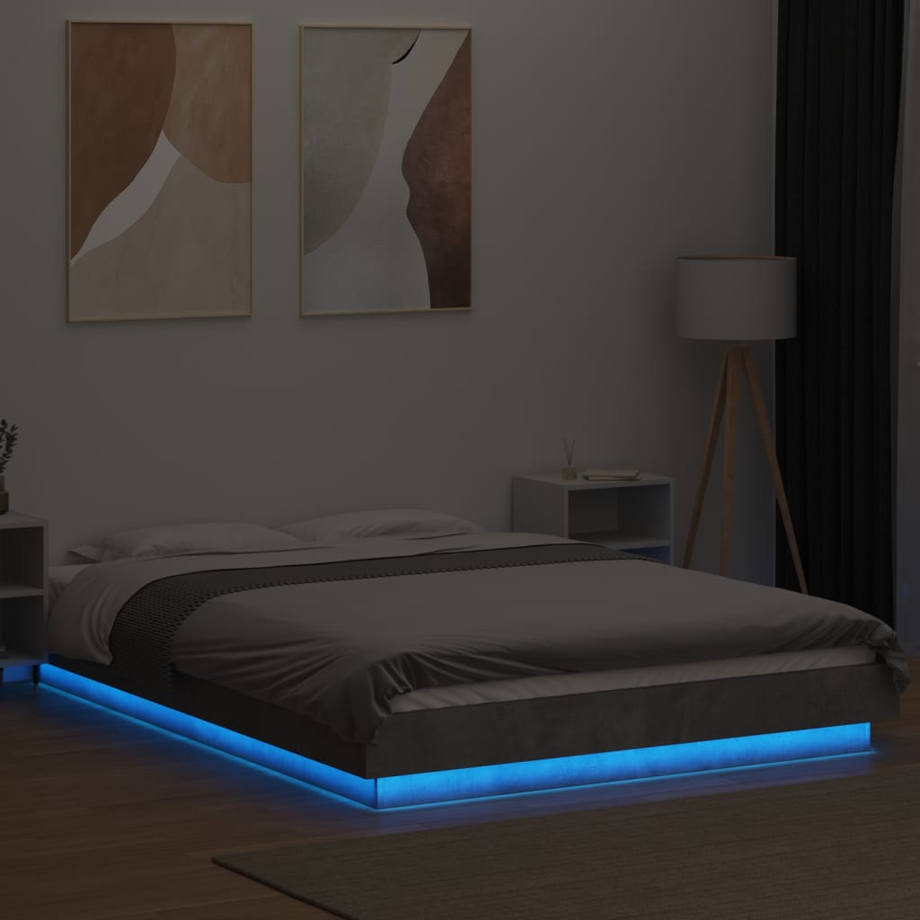 sengeramme med LED-lys 140x190 cm konstrueret træ betongrå
