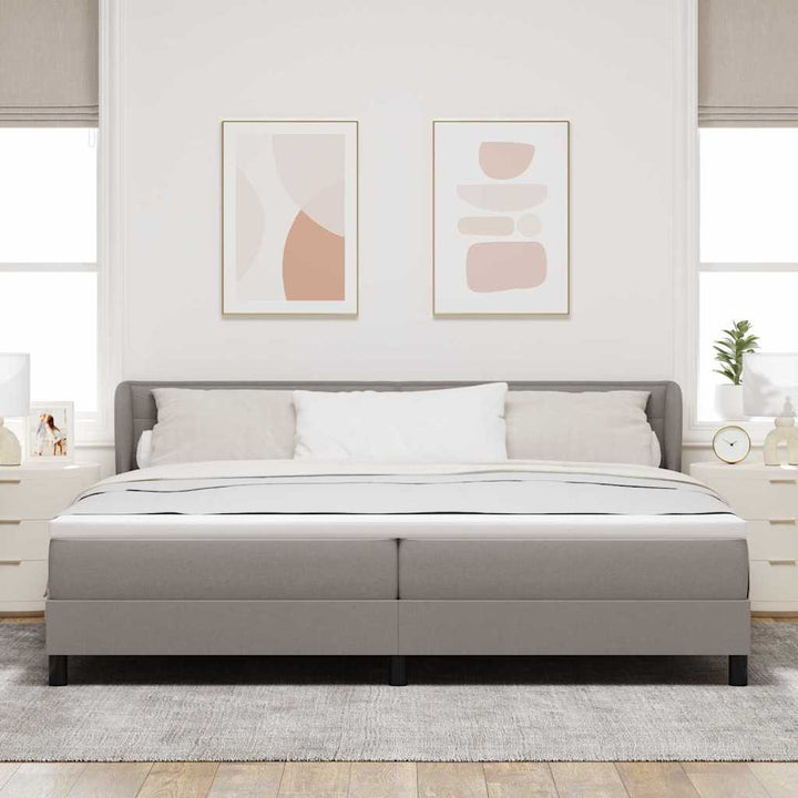 Box spring seng med madras Gråbrun 200 x 200 cm Stof